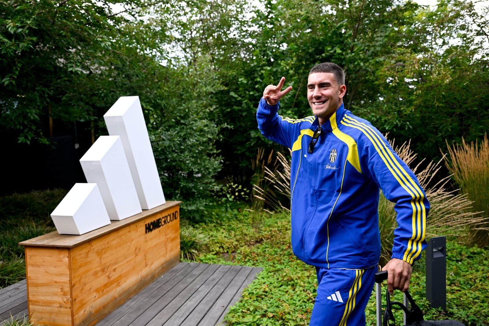 Ο Vlahovic στο προπονητικό κέντρο.